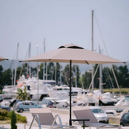 Safin & 4* أوريكوم